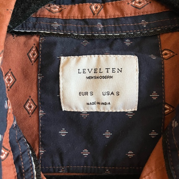 Button Down - Picture 5 of 5